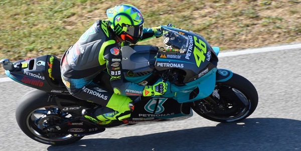 MotoGp Gp Portogallo: cade Valentino Rossi dopo la rimonta