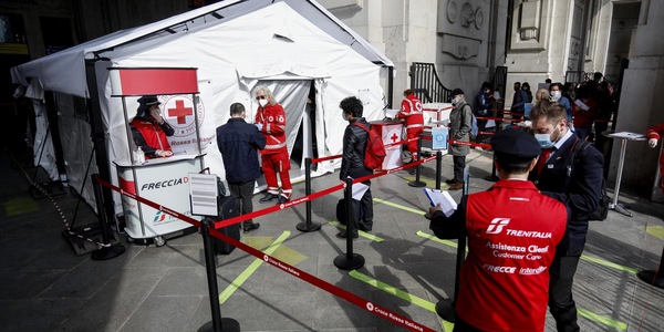 Covid, il bollettino odierno: 8.864 positivi e 316 vittime
