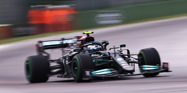 F1: Bottas testa le gomme da 18 pollici a Imola con Mercedes