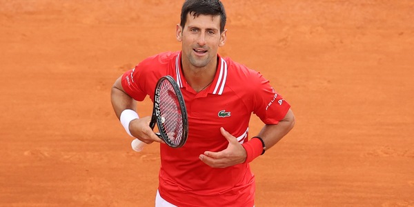 Vaccino, Djokovic shock: "Spero non obbligatorio per i tennisti"