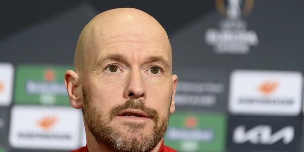 Ten Hag non sostituirà Mourinho: ufficiale il rinnovo con l’Ajax