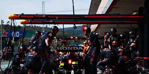 F1, in Red Bull arrivano altri 5 motoristi Mercedes