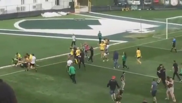Bulgaria, la semifinale di calcio femminile finisce con una maxi rissa