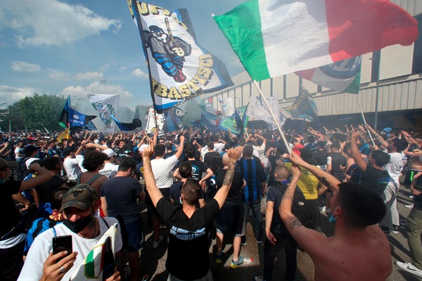 Scudetto Inter, tremila tifosi a San Siro per la festa