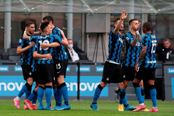 Inter-Sampdoria 5-1: show di Sanchez, lo scudetto non sazia Conte