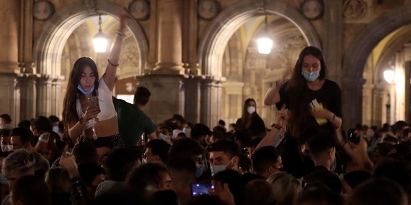Spagna, prima notte senza restrizioni anti Covid: feste e arresti