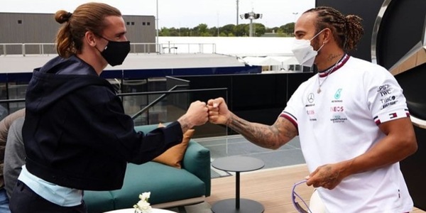 GP Spagna, Griezmann è l'ospite speciale di Hamilton: "Una leggenda"