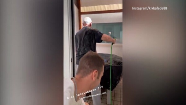 Federica Pellegrini, che gavettone al papà Roberto