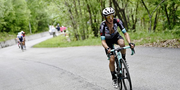 Giro d'Italia, grande vittoria di Yates: Bernal resta il leader