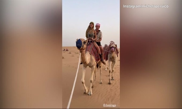 Rugani e Michela Persico gita sul cammello