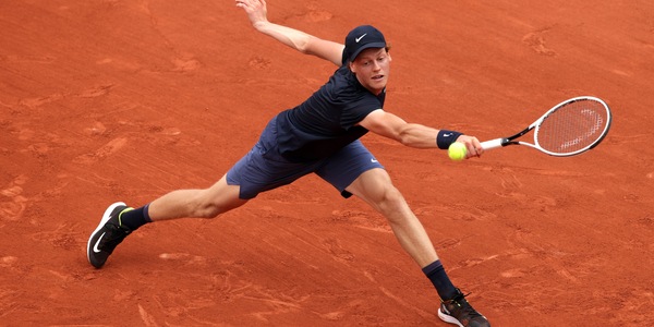 Sinner al terzo turno del Roland Garros: Mager ko nel derby azzurro