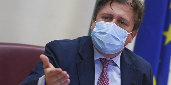 Sileri e il mix dei vaccini: "Molto sicuro, servirà terza dose"