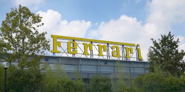 Ferrari si rilancia: la prima collezione di moda e il nuovo ristorante con Bottura