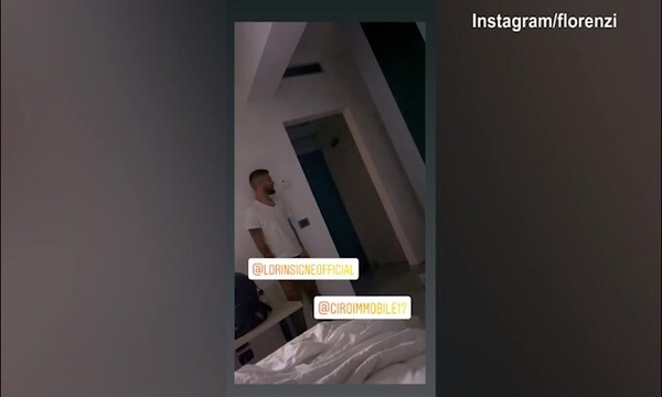 Che spavento! Immobile esce dal bagno e...Insigne colpisce