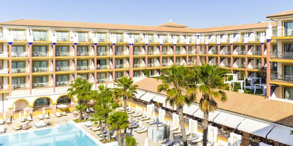 Spagna, clamoroso: offerta di 4 mila euro per vivere in albergo!