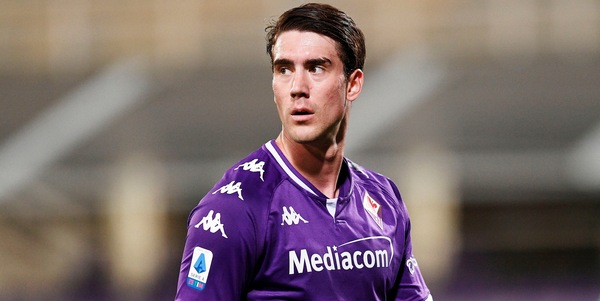 Vlahovic e il cuore viola ad Antognoni, i tifosi: "Resta a Firenze!"