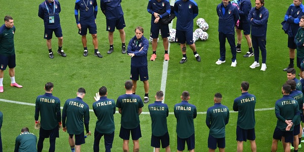 Euro 2020, i tifosi italiani a Monaco caricano la squadra