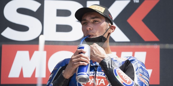 Superbike, gara-1 Donington: Razgatlioglu rimonta Rea e trionfa