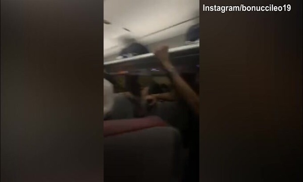 Non solo Notti Magiche, il pullman azzurro canta l'inno