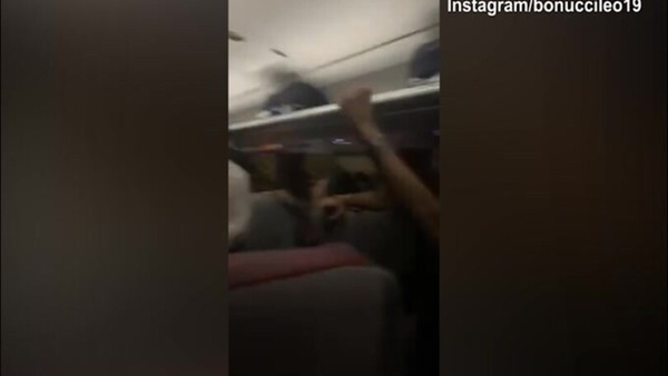 Non solo Notti Magiche, il pullman azzurro canta l'inno