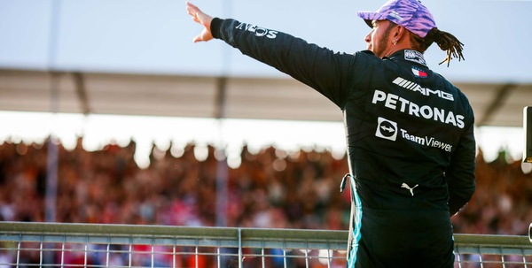 F1, spalti gremiti a Silverstone. Hamilton: "Non dimenticate la mascherina"