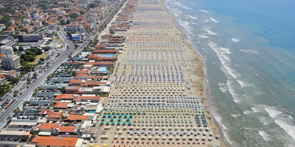 Covid, ecco cosa succede se ci si ammala in vacanza