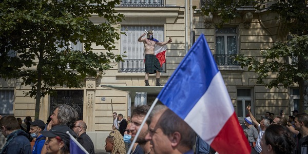 Covid, in Francia contagi alle stelle: +150% in una settimana