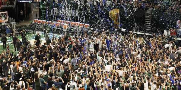Milwaukee campione Nba dopo 50 anni. Antetokounmpo super: Suns ko