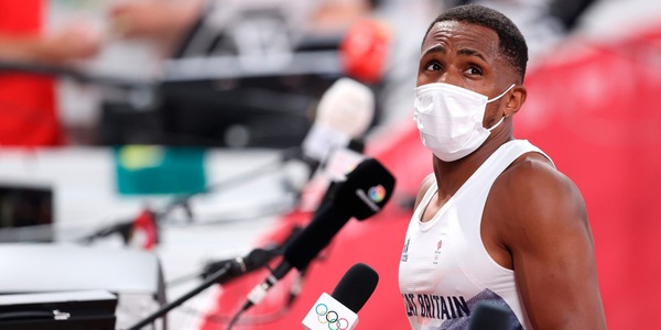 Tokyo 2020, staffettista britannico della 4x100 sospeso per doping. Salta l'argento?