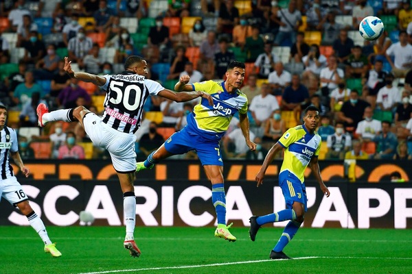 Udinese-Juventus 2-2: la Juve segna, Szczesny pareggia. CR7 gol annullato per 20 centrimetri