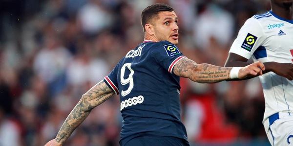 Psg, infortunio alla spalla per Icardi: tre settimane di stop