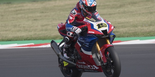 Superbike, Alvaro Bautista in Ducati dal 2022: prende il posto di Redding