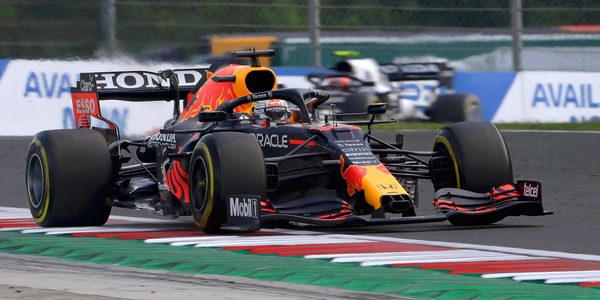 F1, Gp Belgio: Verstappen comanda le seconde libere. Leclerc contro le barriere, Ferrari fuori dalla top 10