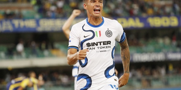 Handanovic sbaglia, Lautaro e Correa rimediano: Inter tris a Verona