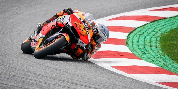 MotoGp, Pol Espargaro ottiene la pole a Silverstone. Rossi in terza fila