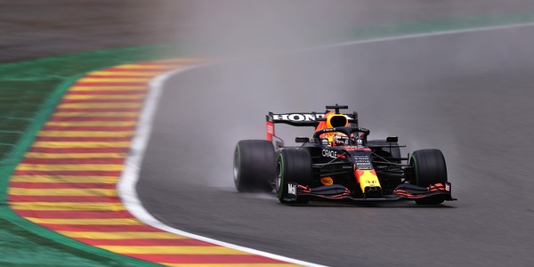 F1, Gp Belgio: Verstappen si prende la pole, sorpresa Russell. Ferrari fuori in Q3
