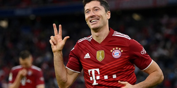 Schick sorride ancora. Lewandowski domina l'Hertha: tripletta!