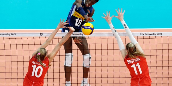 Europei: l'Italia in semifinale, travolta la Russia