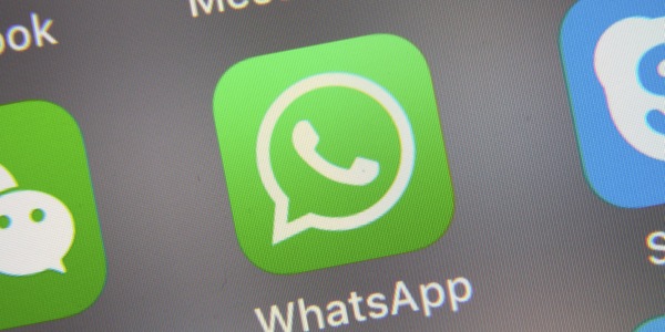 WhatsApp, Facebook e Instagram down: si discute su Twitter