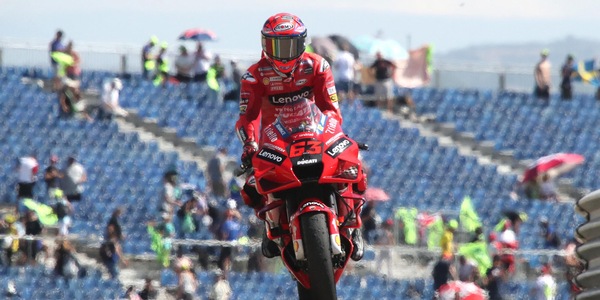 MotoGp: a Bagnaia il Gp di Aragon, vinto il duello con Marquez. Rossi 19°