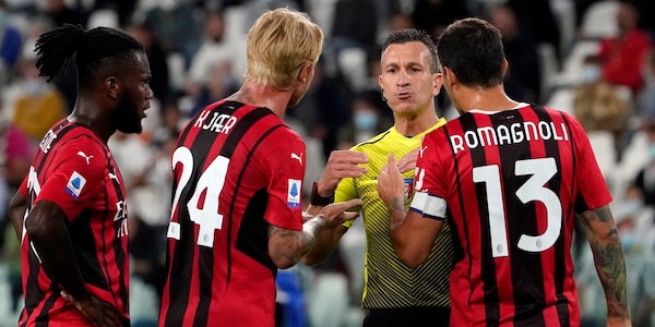 Juve-Milan, la moviola: Doveri, alcuni dubbi ma nessun errore