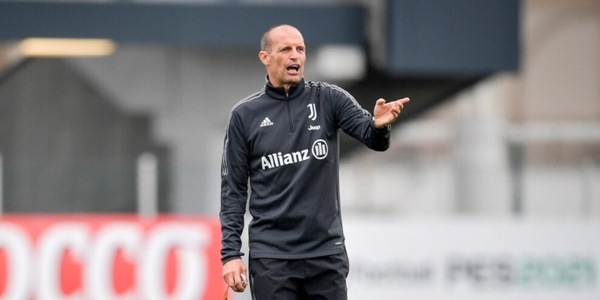 Juve, testa allo Spezia: squadra in campo al Training Center