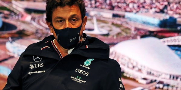 F1, Wolff: "Non mi sorprenderebbe se Russell passasse subito al comando"