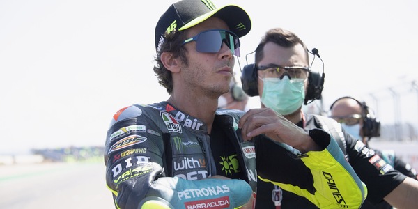 MotoGp, Rossi dopo l'incidente in Moto3: "Giusta la sospensione di Oncu"