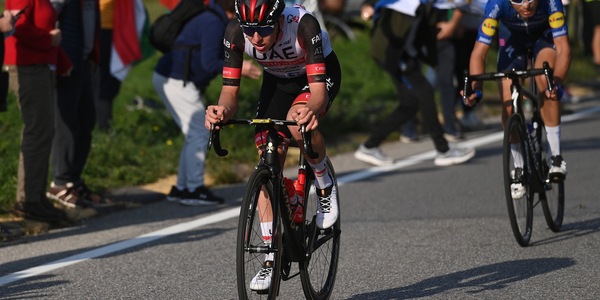 Giro di Lombardia 2021, Pogacar batte in volata Masnada