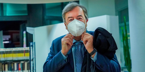 Burioni: "Bisogna convincere chi ha paura del vaccino"
