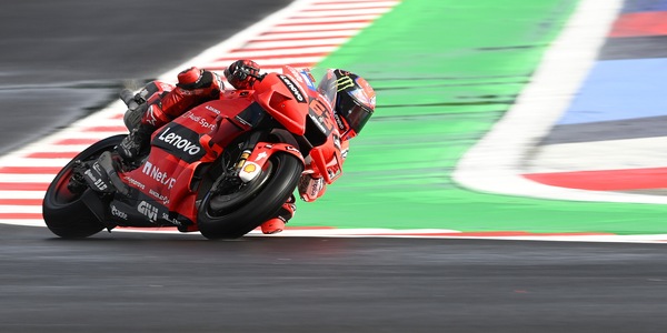 MotoGp, Bagnaia in pole position a Misano. Quartararo fuori in Q1