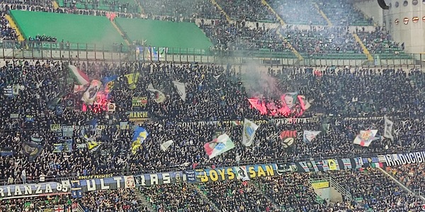 Inter-Juve: zero coreografia, i bianconeri fischiatissimi e l'urlo dei 57.000