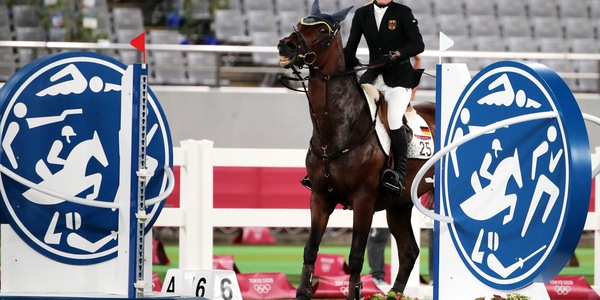 Pentathlon, via l'equitazione: atleti di tutto il mondo in protesta