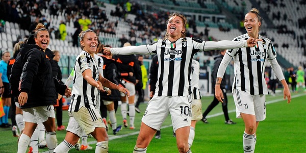 Doppietta di Girelli: Juventus-Wolfsburg finisce 2-2